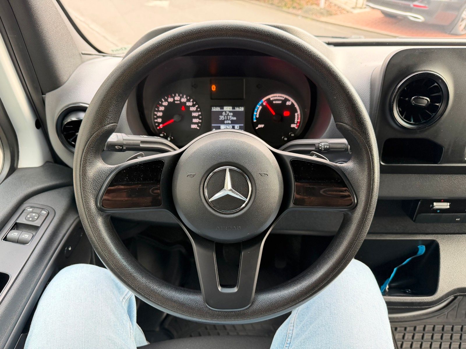 Fahrzeugabbildung Mercedes-Benz eSprinter 312 Klima SHZ Kamera