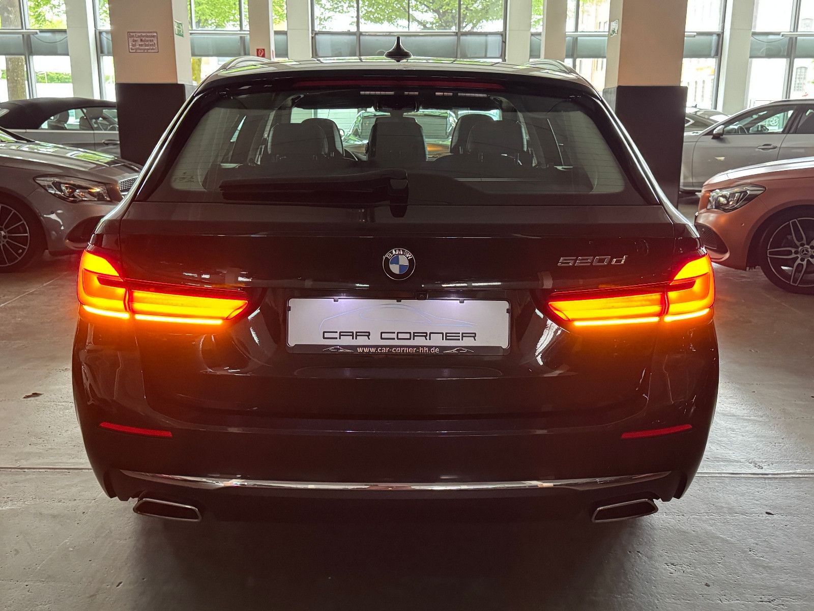 Fahrzeugabbildung BMW 520 d T LUXURY LINE HUD PANORAMA LASER VOLL