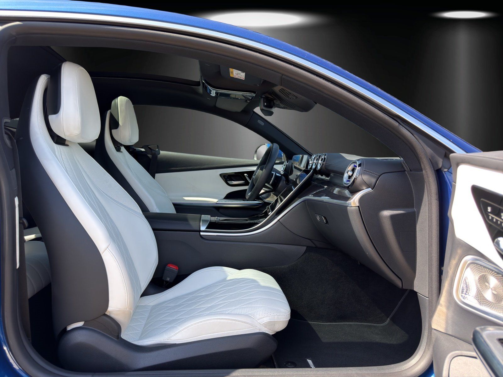 Fahrzeugabbildung Mercedes-Benz CLE450 AMG Prem+ DISTRO Massage HAL Carbon NAPPA
