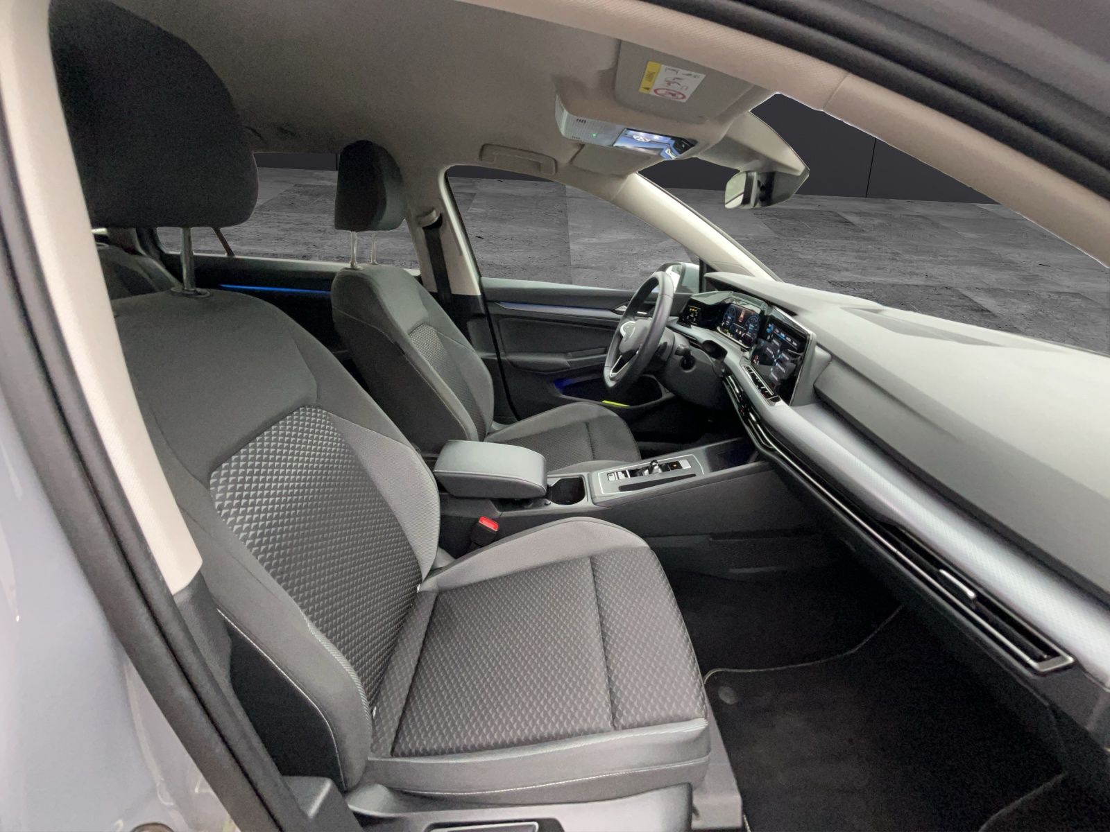 Fahrzeugabbildung Volkswagen Golf VIII Variant eTSI Active DSG LED ACC SHZ Na