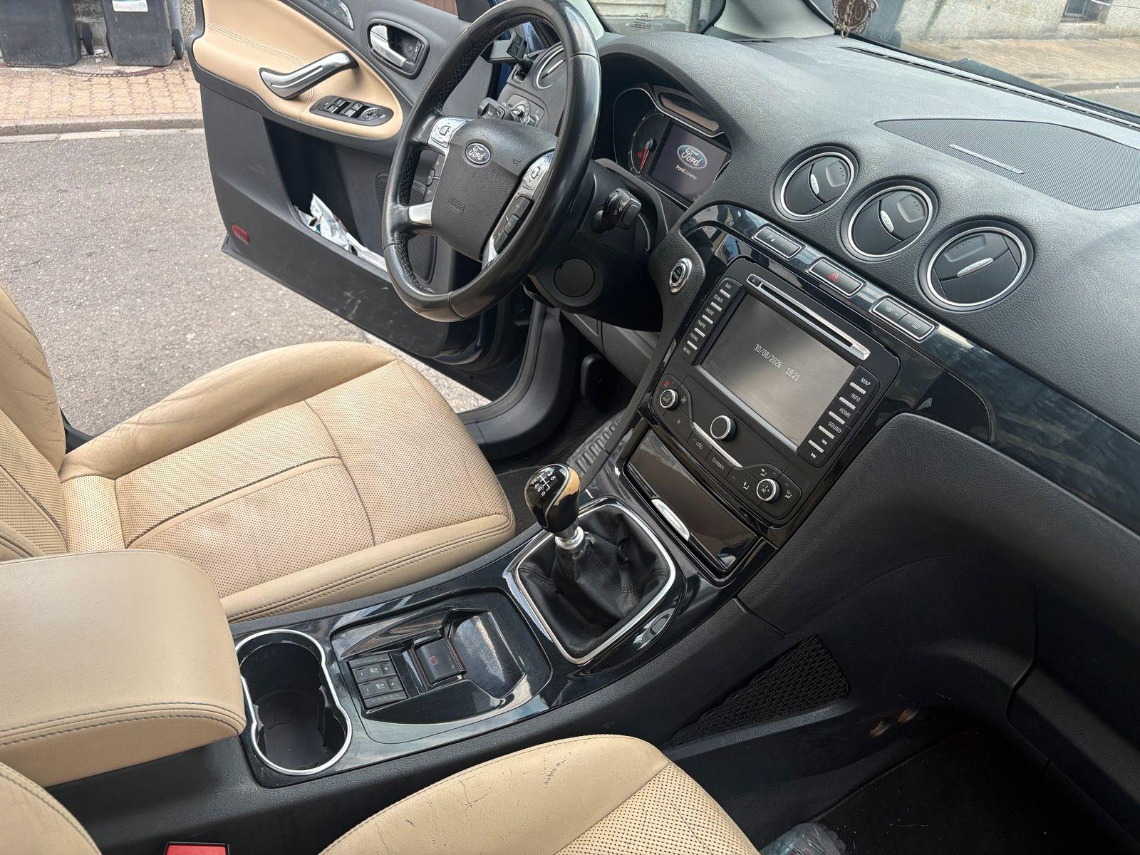 Ford Galaxy 2011 — photo 7
