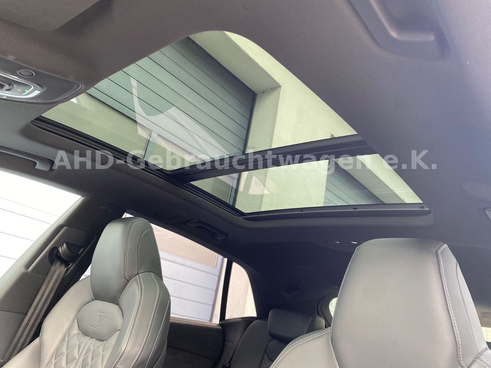 Fahrzeugabbildung Audi SQ8 4.0 TDI AHK B&O 360° Carbon Matrix Rauten 22