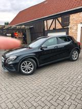 Mercedes-Benz GLA 200 Urban Urban DISTRONIC ILS  TÜV neu - Mercedes-Benz GLA-Klasse von privat