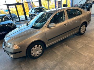 Skoda Octavia *TÜV0328*SCHECKHEFT*TEMPO*AHK*KLIMA*PDC