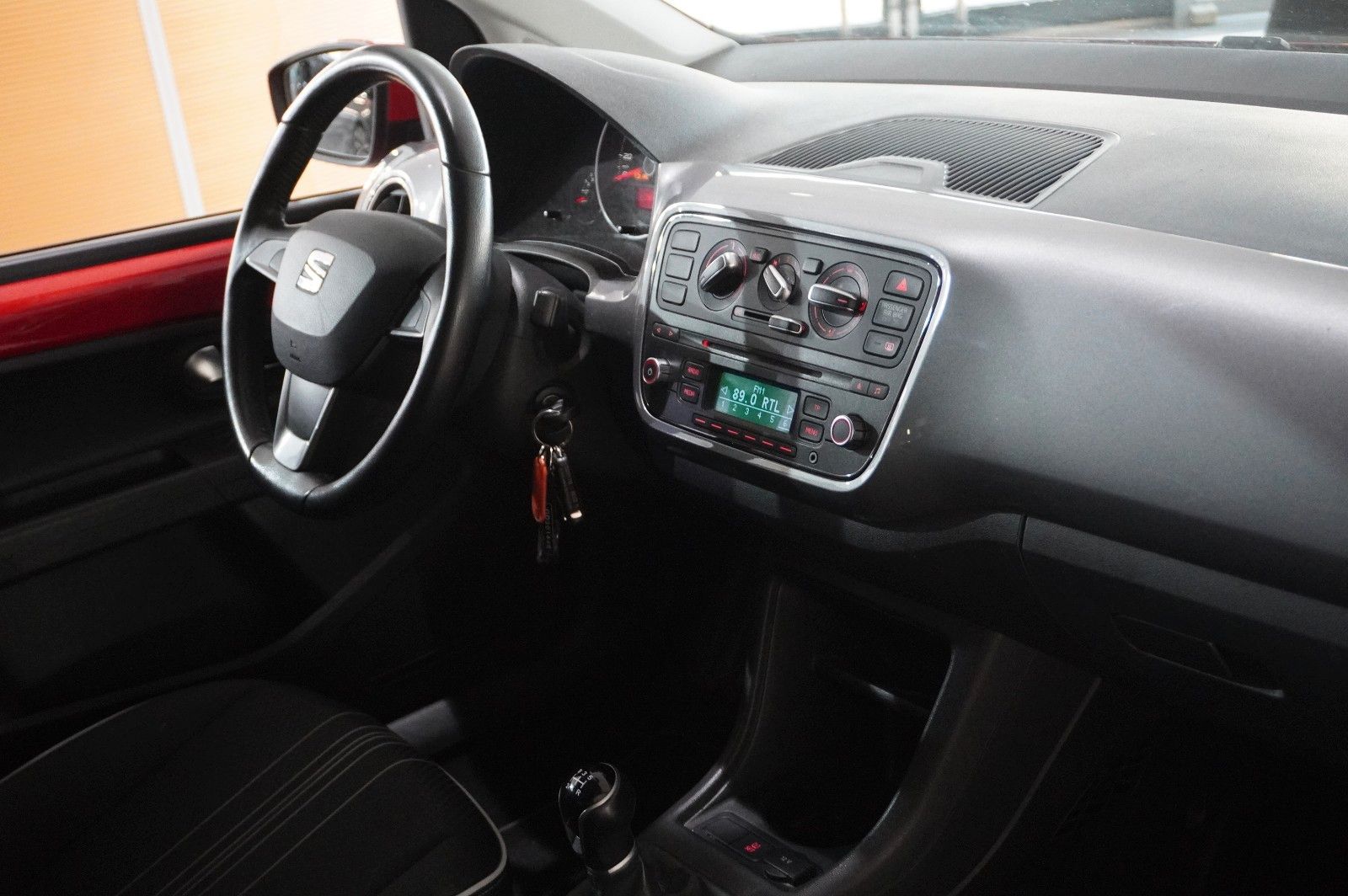 Fahrzeugabbildung SEAT Mii 1.0 SPORT 5-TÜR KLIMA/ALU/CD/AUX/NEBEL/TÜV