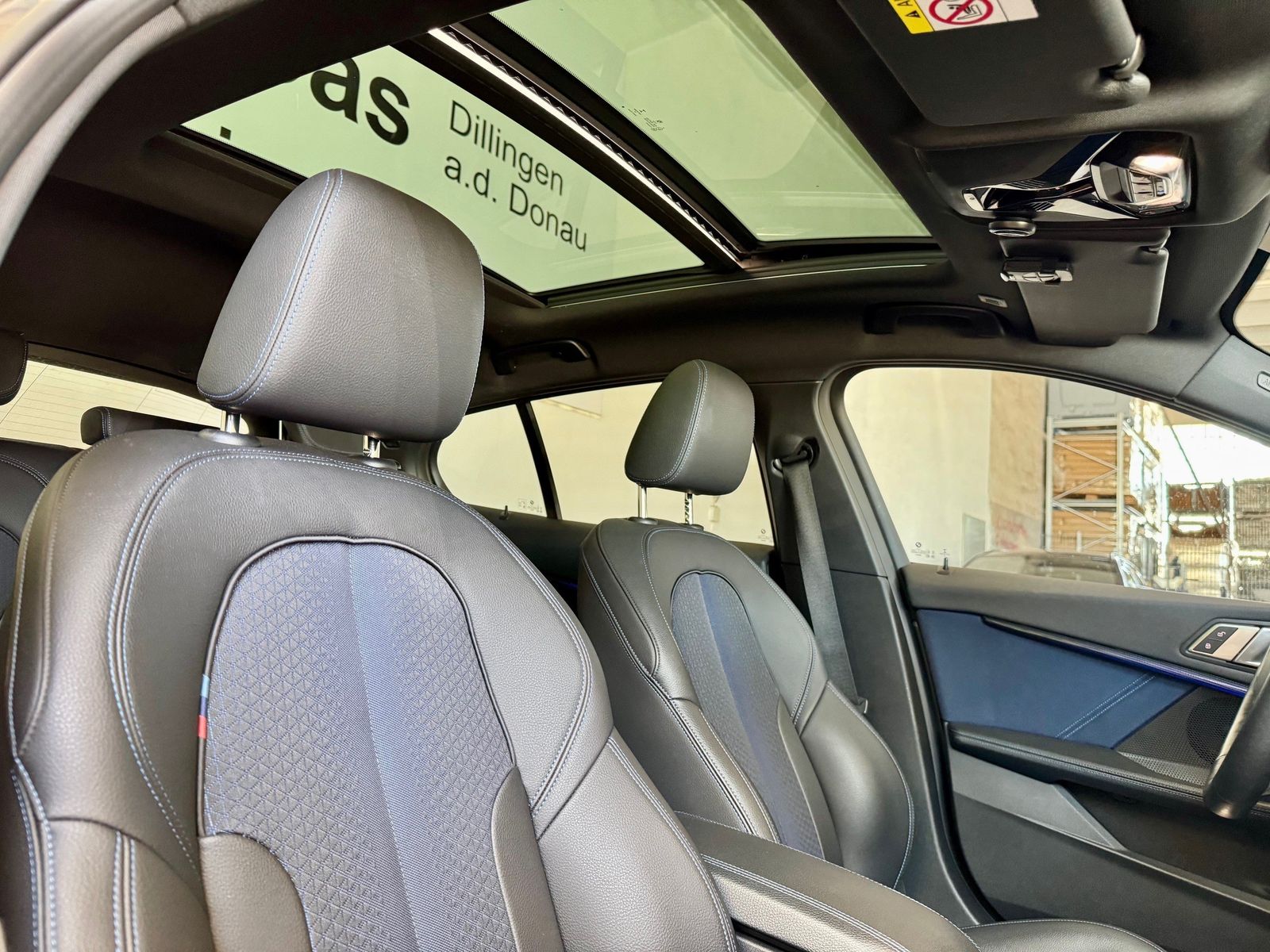 Fahrzeugabbildung BMW 118i M-Sportpaket | 18" LMR | Panodach | Lenkr.h