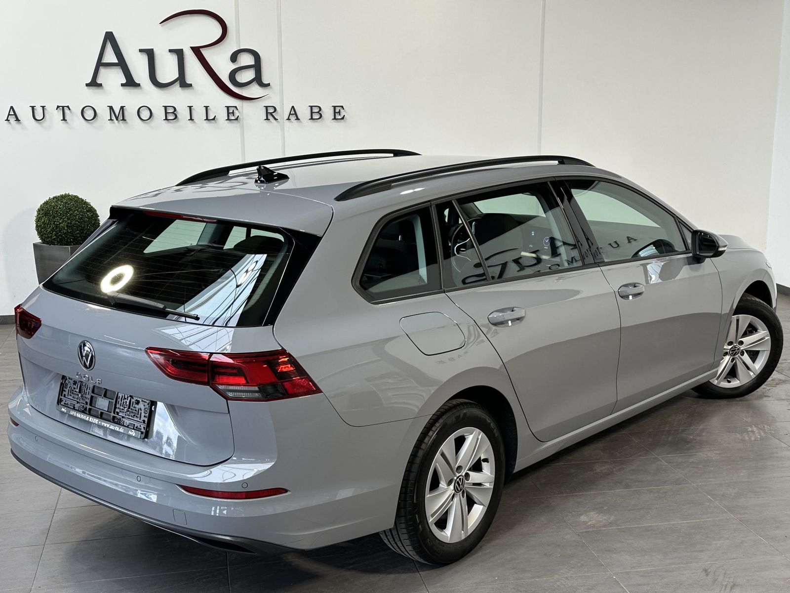 Fahrzeugabbildung Volkswagen Golf Variant 2.0 TDI DSG Life NAV+LED+ACC+STHZG