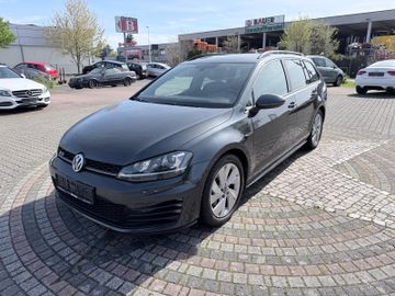 Volkswagen Golf - 1