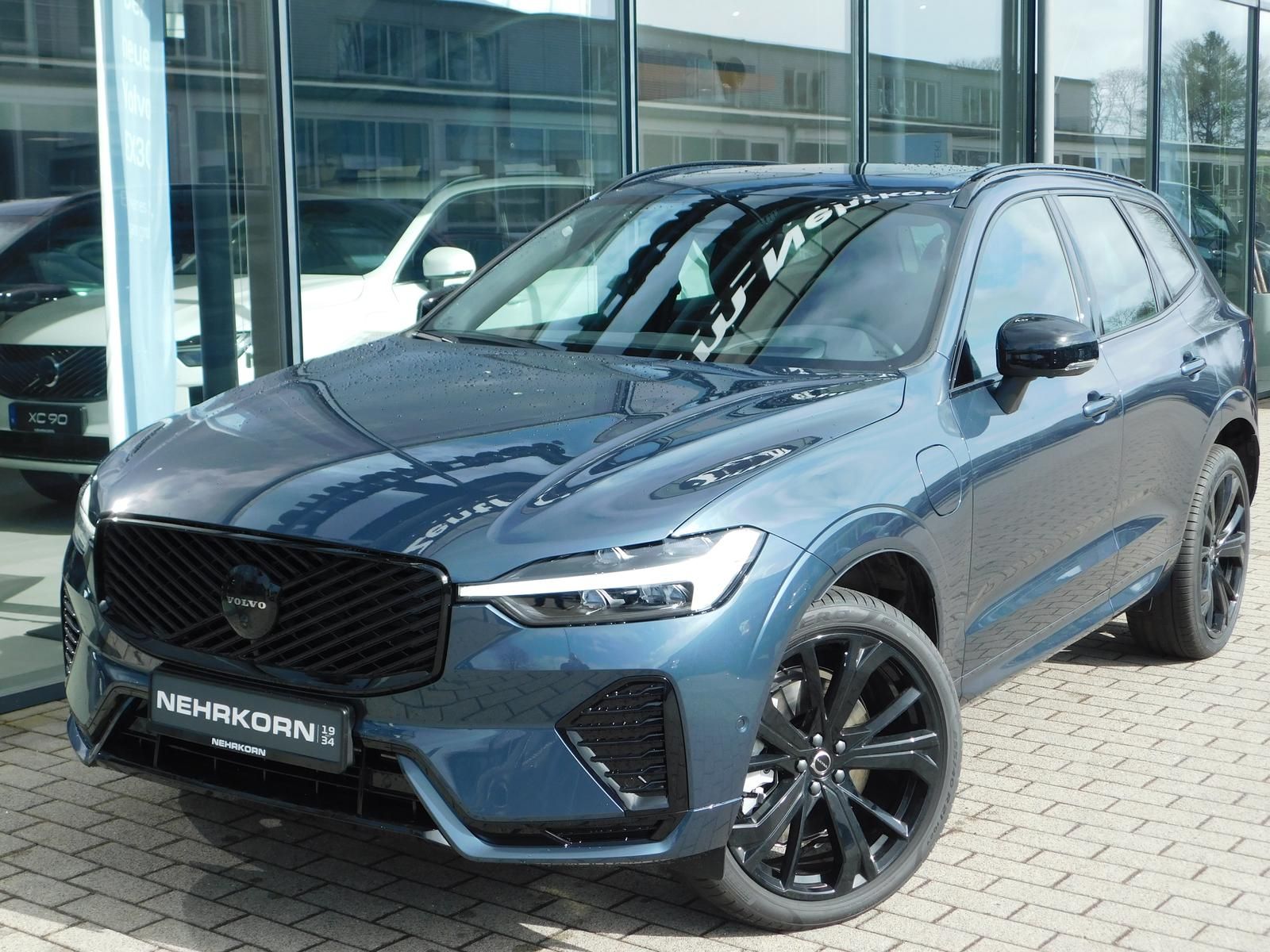 Fahrzeugabbildung Volvo XC60 T6 AWD Plus Black Edition