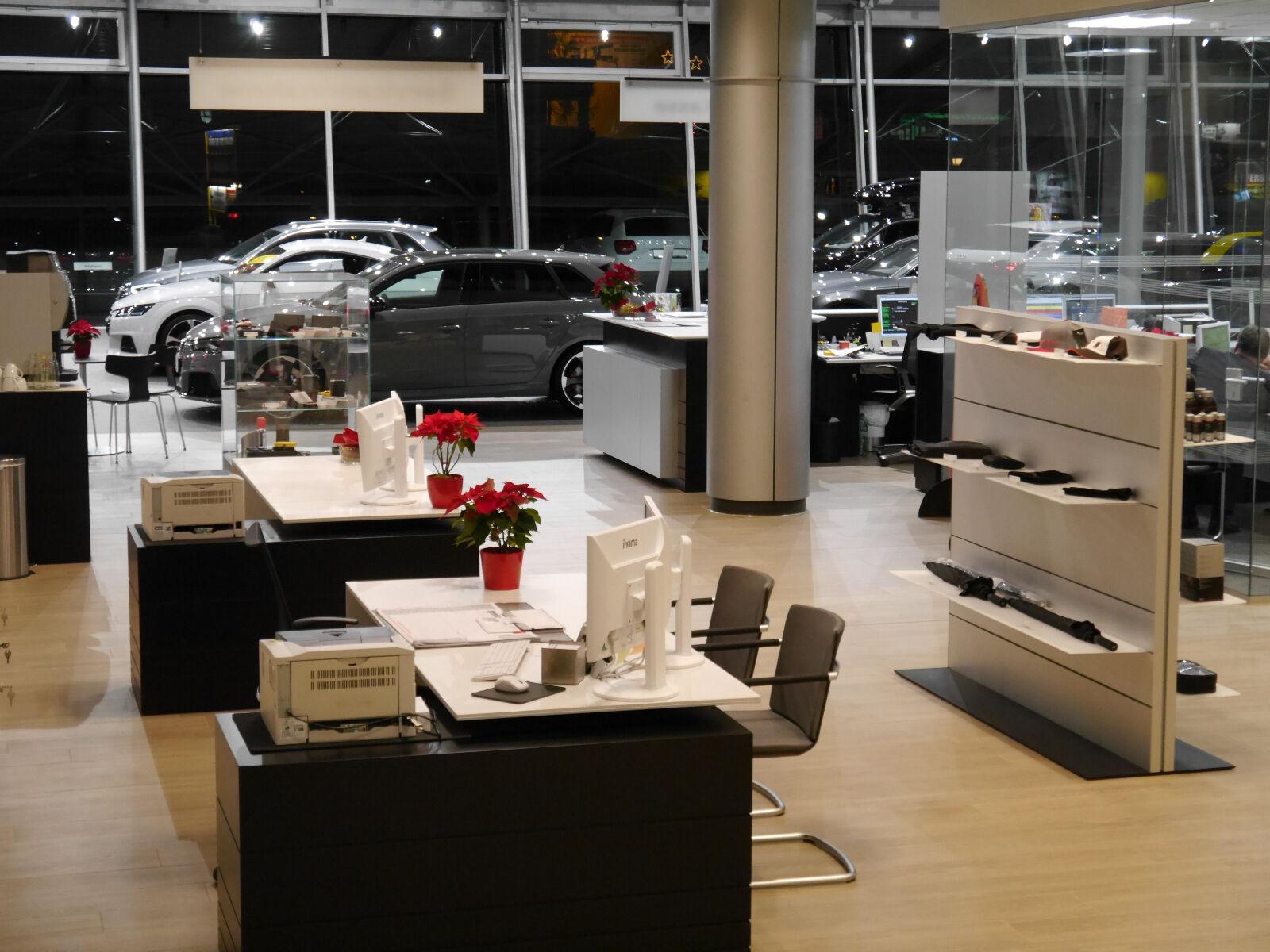 showroom-image-top