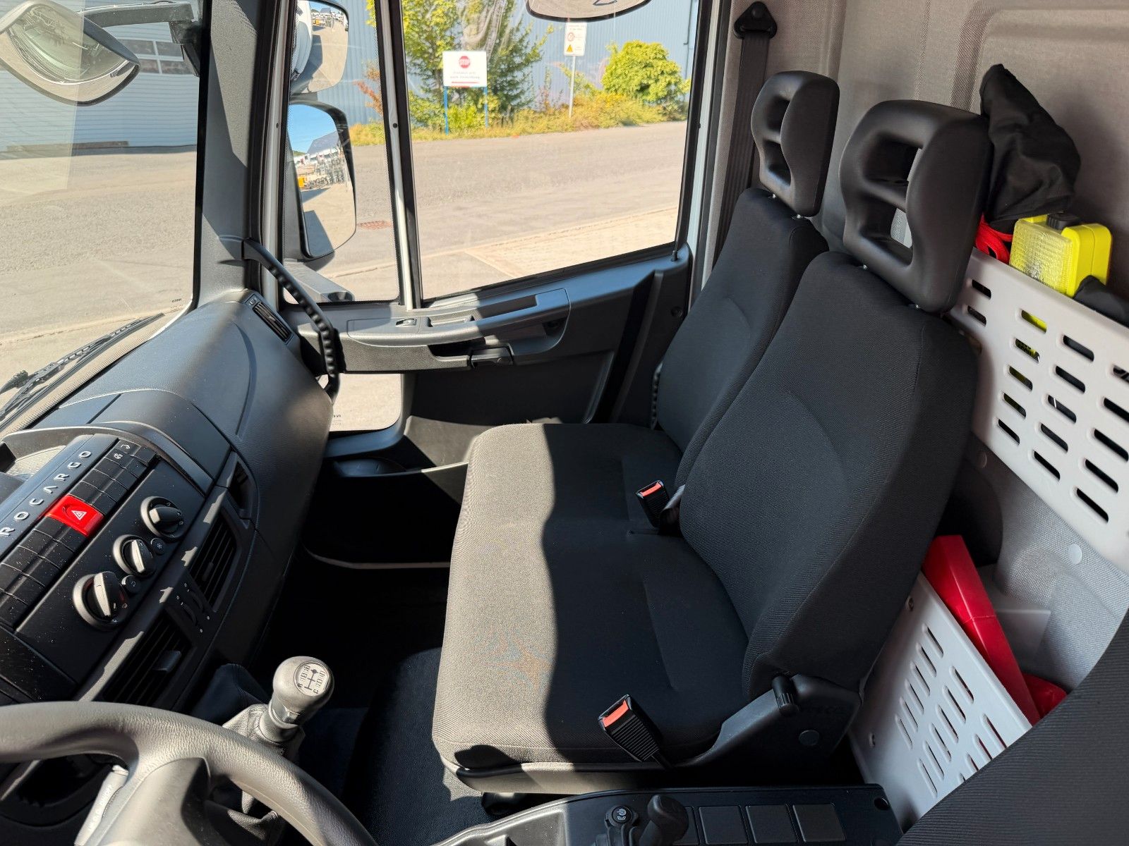 Fahrzeugabbildung Iveco Eurocargo ML120E25 LBW PAlfinger 1.500kg 3 Sitze