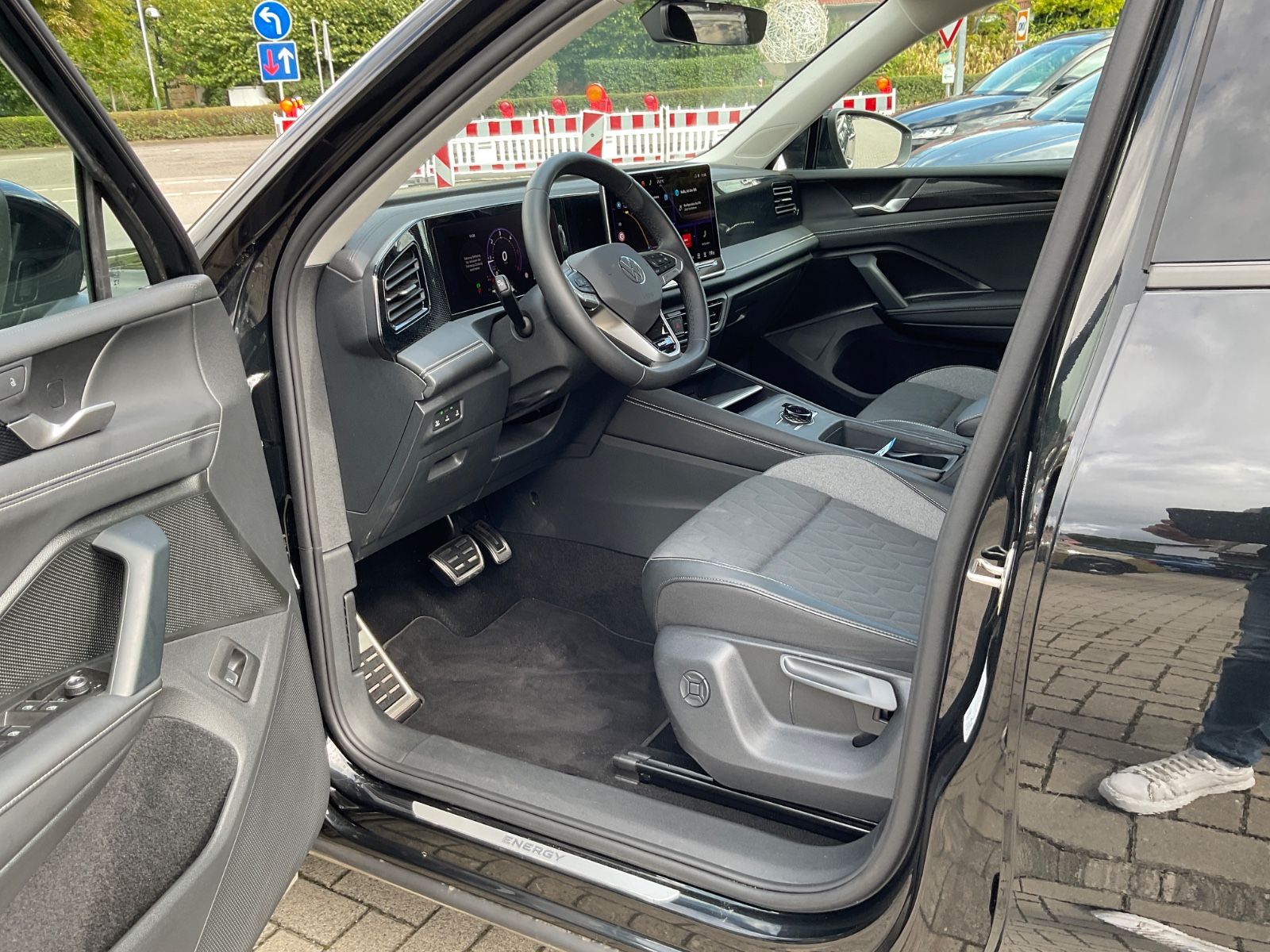 Fahrzeugabbildung Volkswagen Tiguan 2.0 TDI DSG ENERGY,AHK,Navi,IQLight,