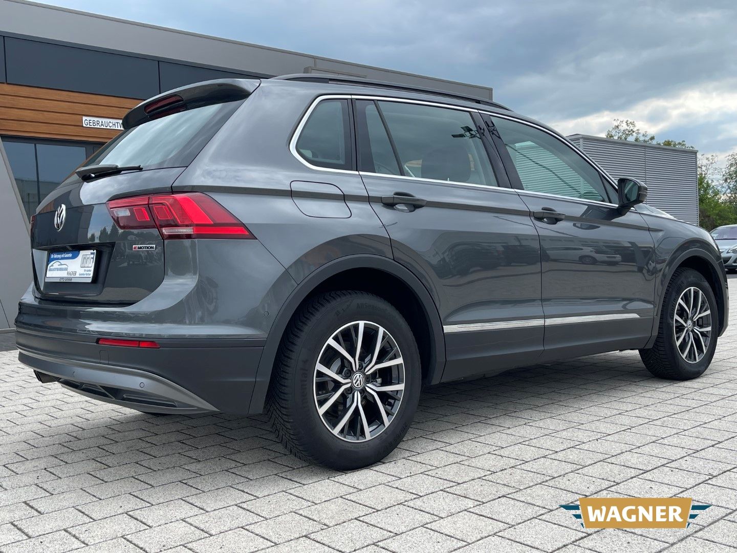 Fahrzeugabbildung Volkswagen Tiguan Comfortline  Automatik 4Motion