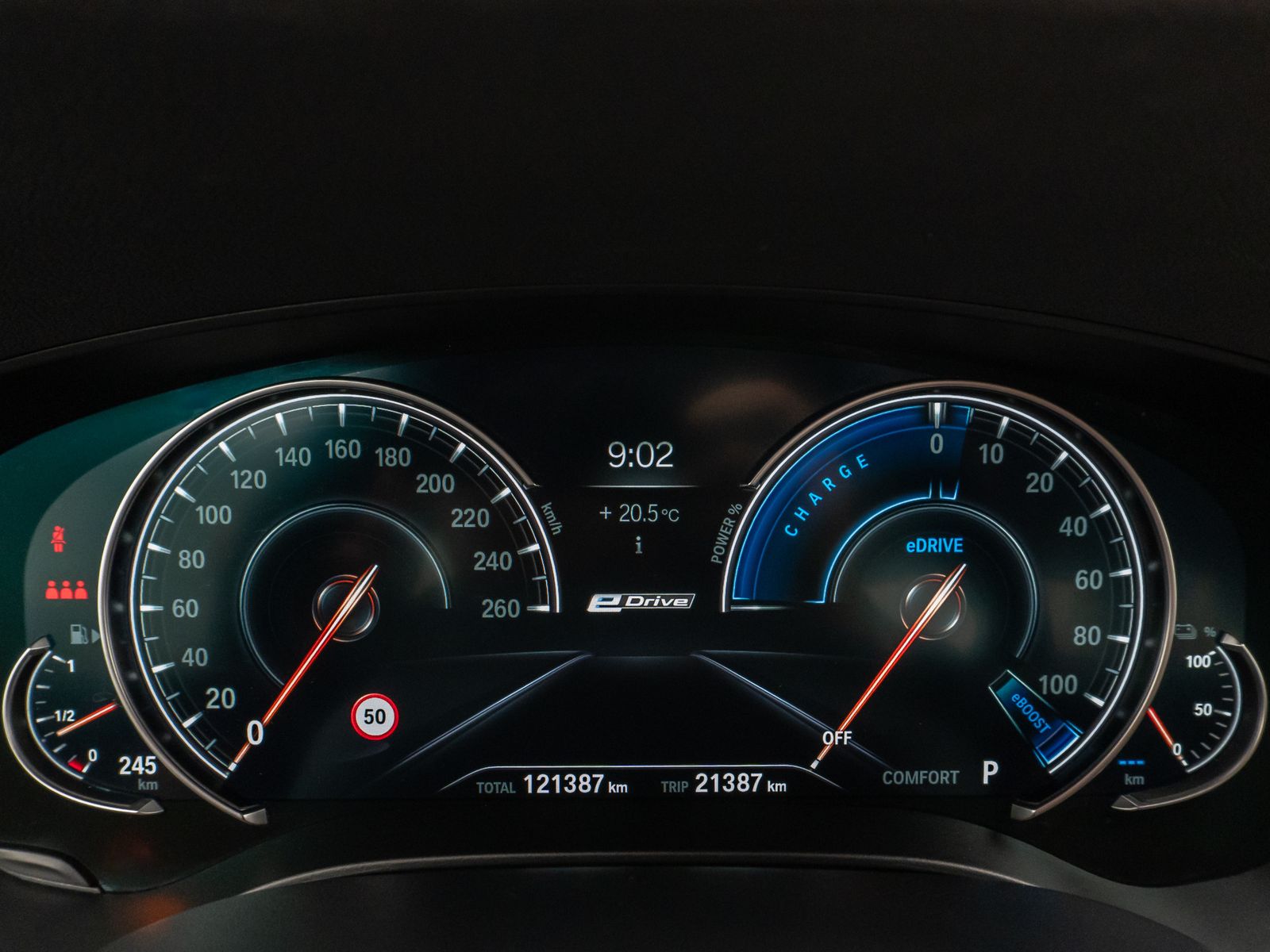 Fahrzeugabbildung BMW 530e iP Sport Line 360°HUD HiFi SoftCl Komfort