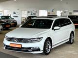 Volkswagen Passat 2.0 TDI DSG 4M R-Line *AHK*SHZ*NAV*PAN*RK - Volkswagen Passat Variant in Leipzig