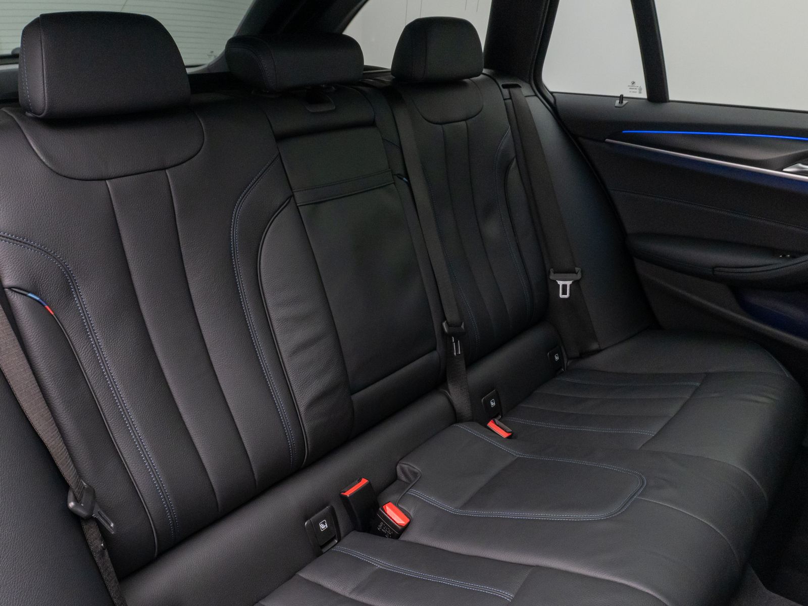 Fahrzeugabbildung BMW 530d xD M Sport Panorama Kamera HUD HiFi Komfort