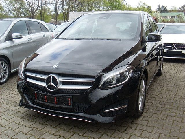 Mercedes-Benz B 180 d Style / Navigation / Tempomat / Shz