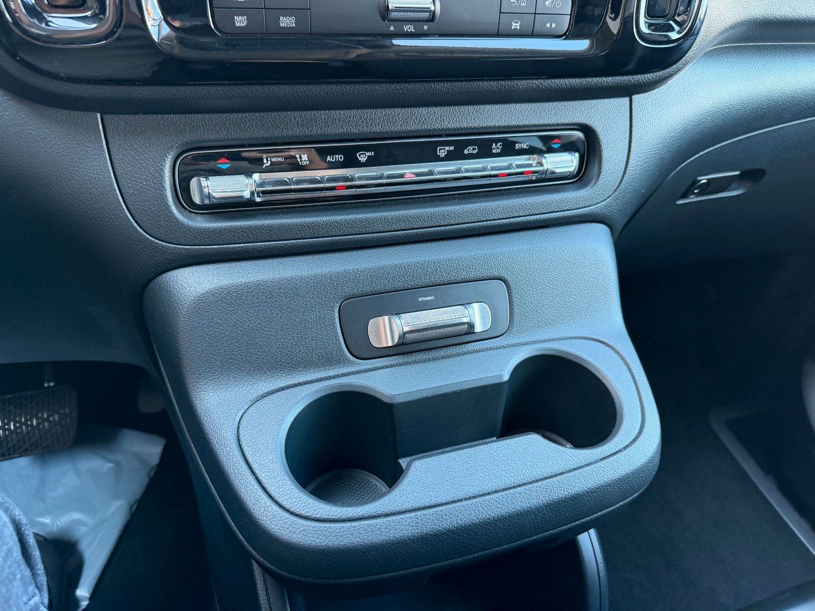 Fahrzeugabbildung Mercedes-Benz Vito 116 CDI 9G Tourer AHK2,5to LED