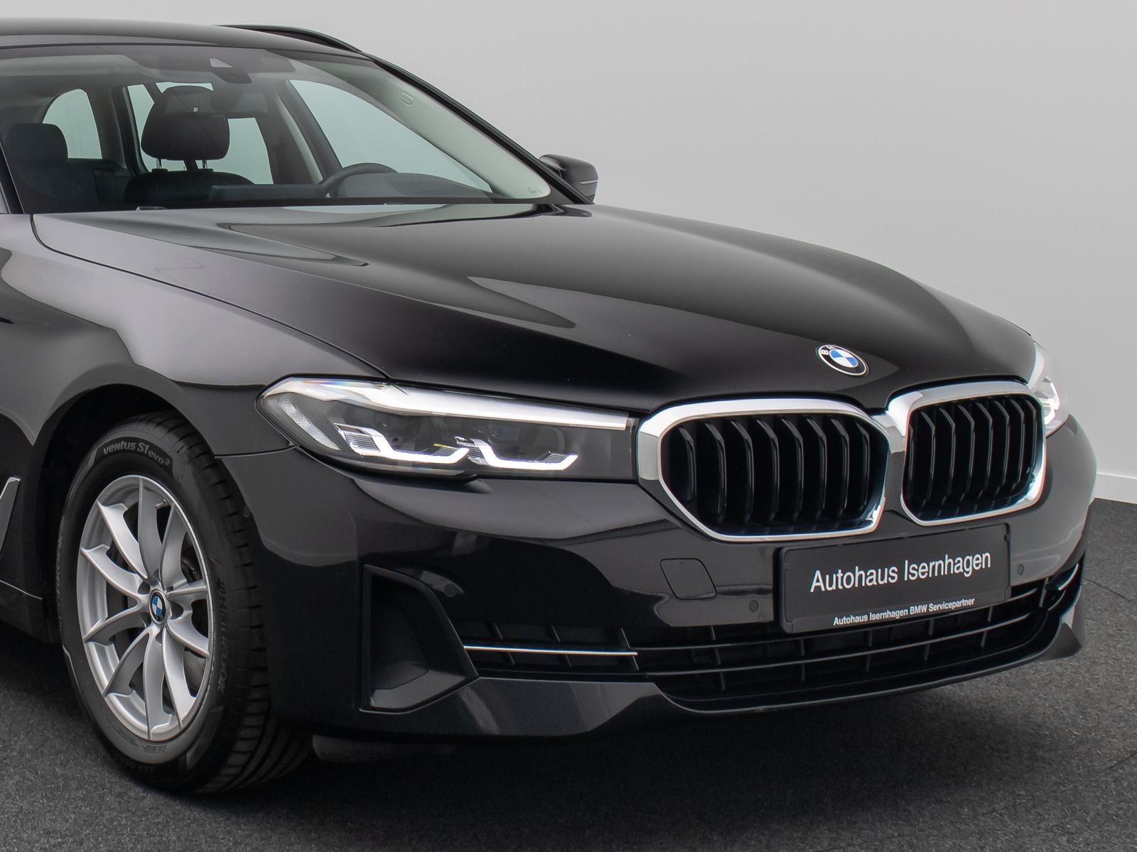 Fahrzeugabbildung BMW 520d Kamera HUD DAB Leder Alarm DisplayKey Sport