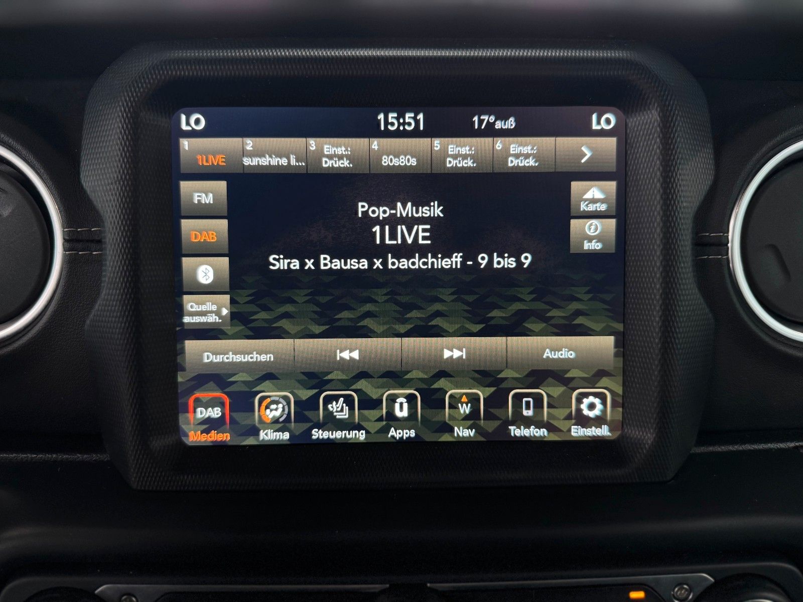 Fahrzeugabbildung Jeep Wrangler 2.2 CRDi Sahara Overland "SkyOne AHK"
