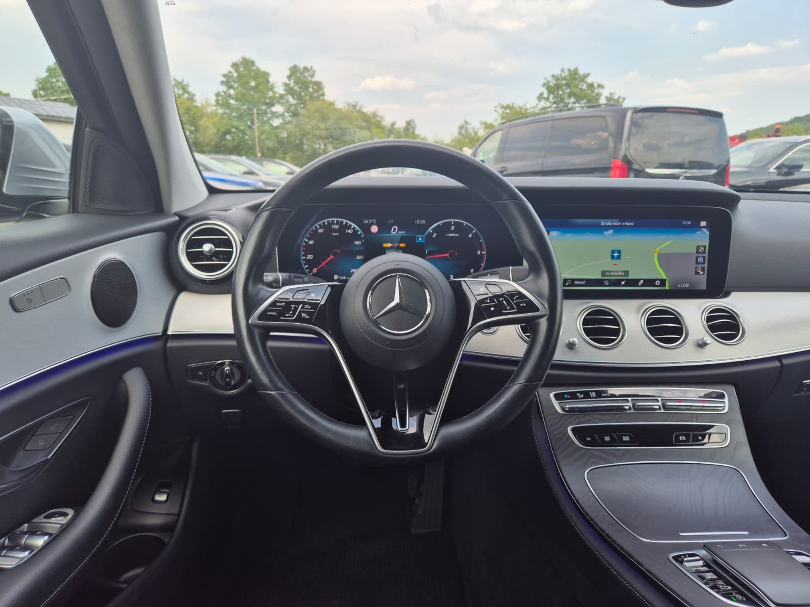 Fahrzeugabbildung Mercedes-Benz E 220 d Avantgarde AHK*DIST*LED*SHZ*Kam*Ambiente