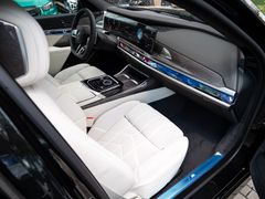 BMW 740 – 30 / 35