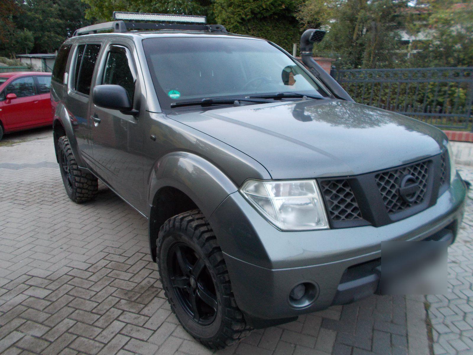 Nissan Pathfinder 2008 — rear view