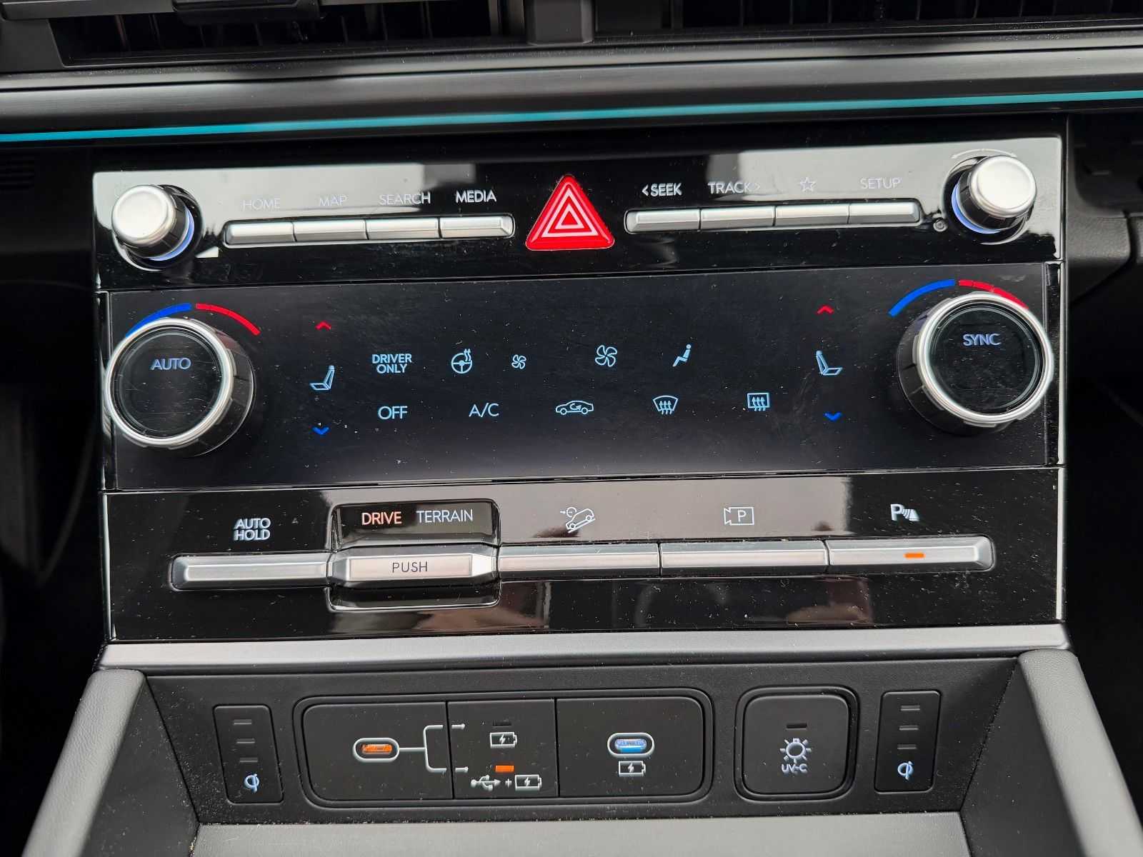 Fahrzeugabbildung Hyundai SANTA FE 1.6T-GDI HEV Blackline *Standhzg*AHK*