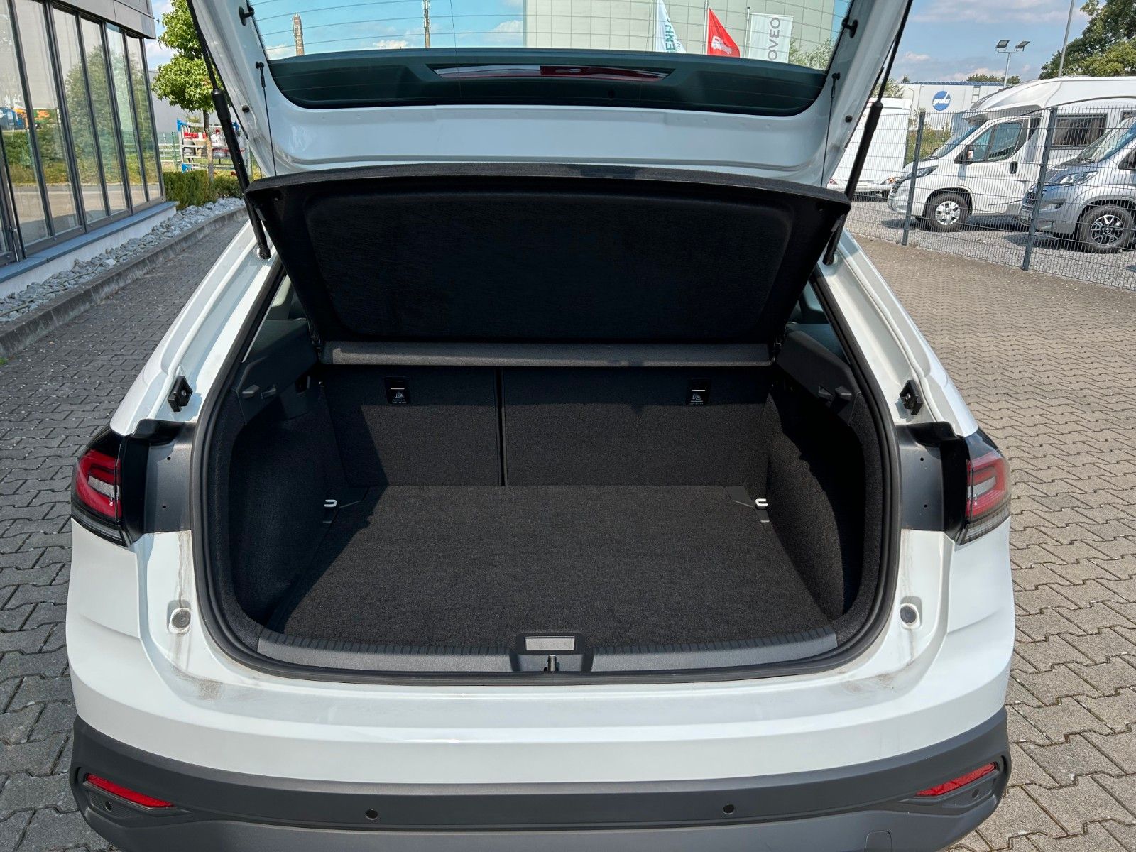 Fahrzeugabbildung Volkswagen Taigo Life 1,0 TSI ACC  Alu SHZ Digital Cockpit