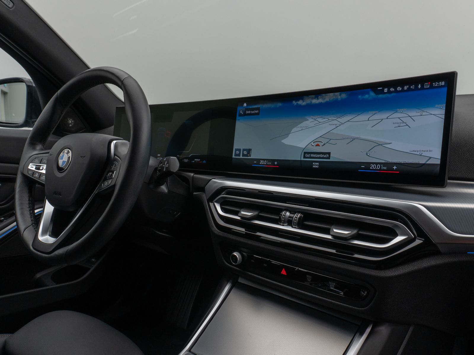 Fahrzeugabbildung BMW 330i xD Kamera HUD H/K ACC Komfort Alarm Sport