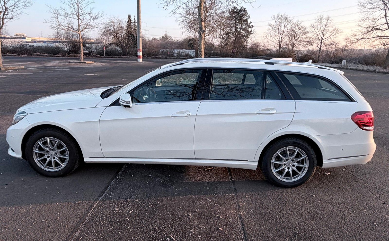 MERCEDES-BENZ E 220 BlueTEC BE T Edition AVANTG. Auto. Edi...