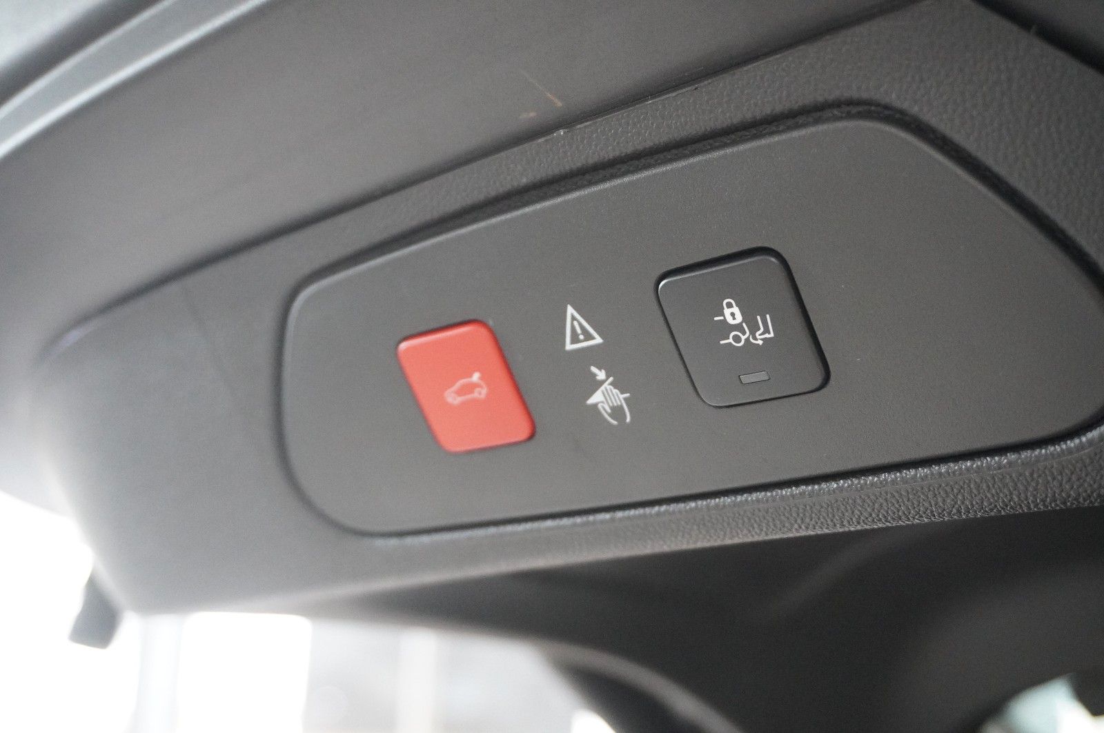 Fahrzeugabbildung Opel Grandland (X) 1.2T INNOV. NAVI/LED/KAMERA/SH/DAB