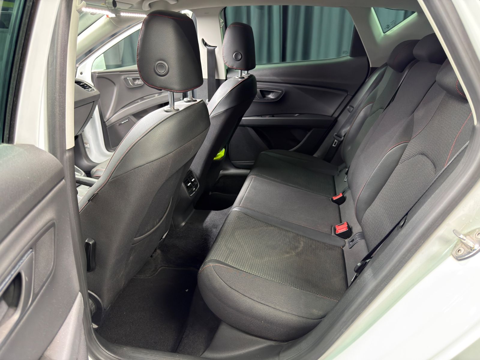 Fahrzeugabbildung SEAT Leon FR|NAVI|LED|PANORAMA|PDC|TÜV 03/28