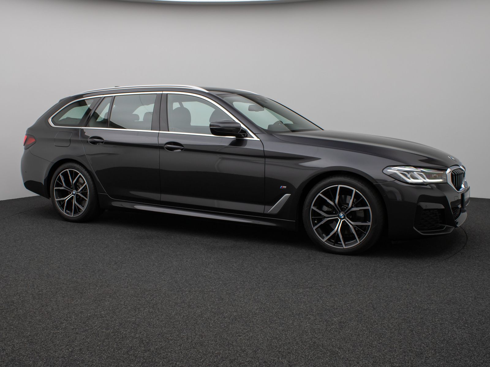 Fahrzeugabbildung BMW 520d xD M Sport Laser Kamera HUD DAB HiFi 19Zoll