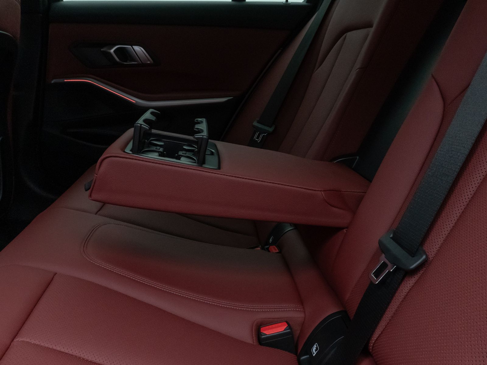 Fahrzeugabbildung BMW 320d M Sport Kamera HUD DAB HiFi DrivAssist 18"