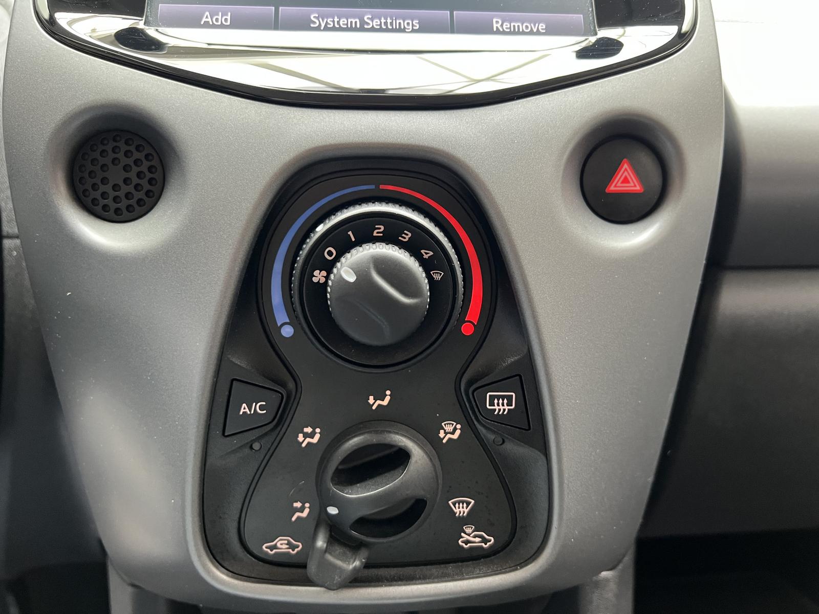 Toyota Aygo x-play connect CarPlay Klima Tempomat Touch