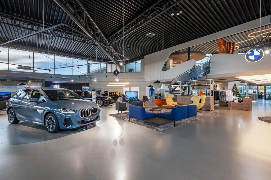 showroom-image-top