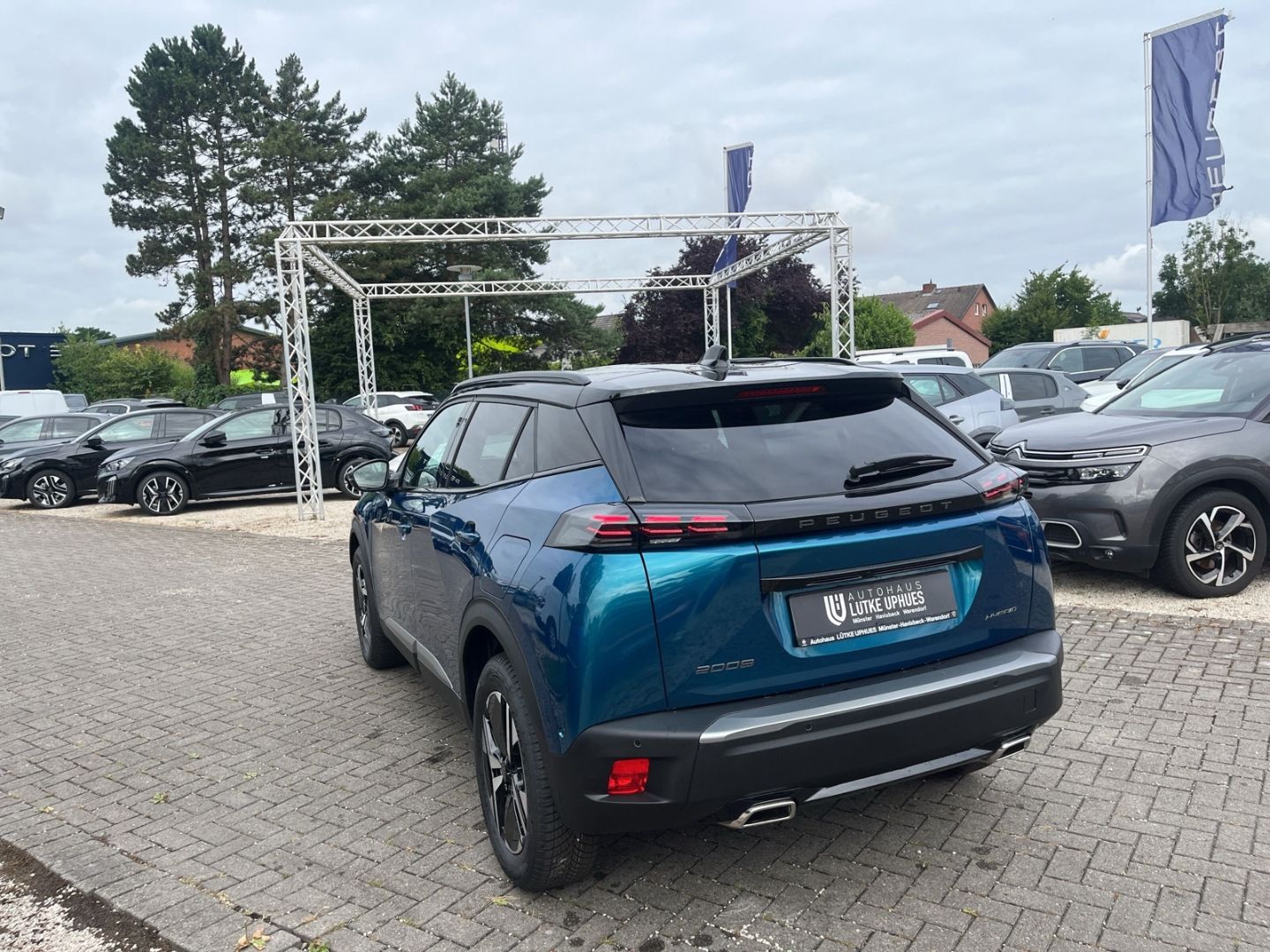Fahrzeugabbildung Peugeot 2008 GT HYBRID 145 e-DSC6 El. Panodach Navi ACC