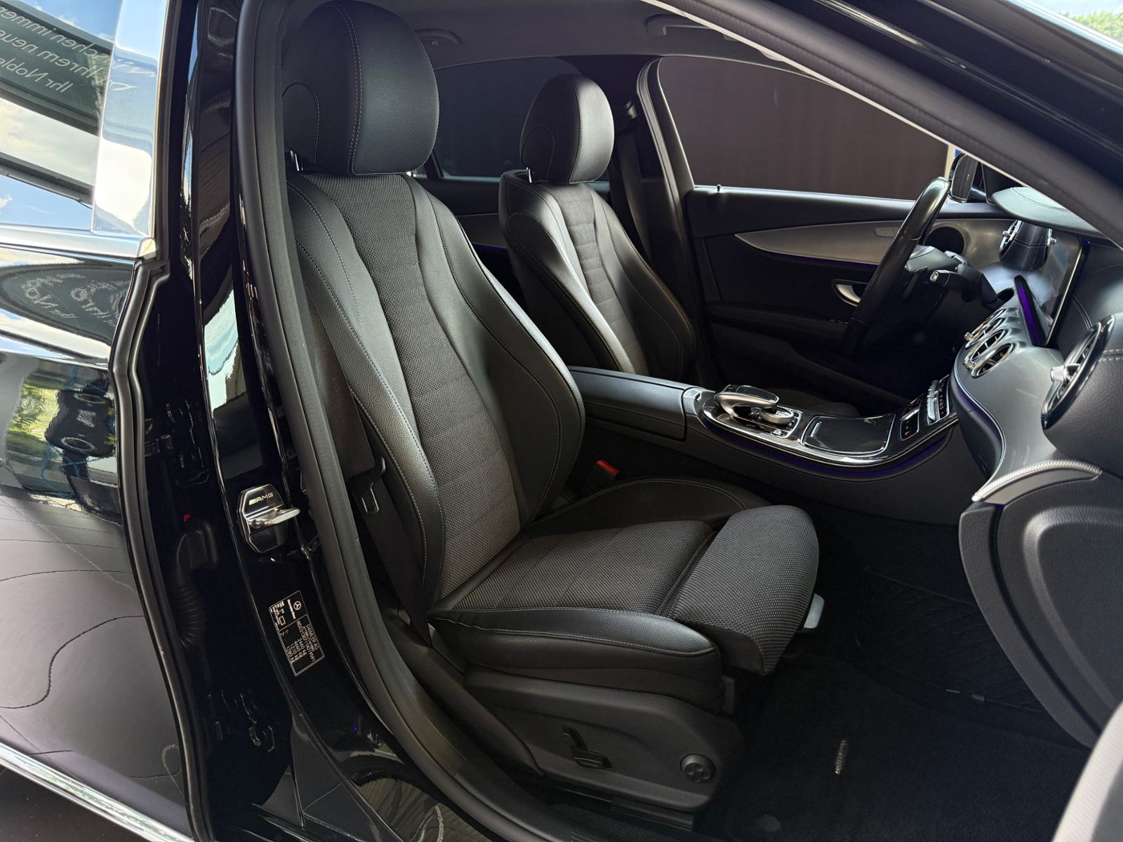 Fahrzeugabbildung Mercedes-Benz E400 4Matic Avantgarde 9G RFK LED NAVI