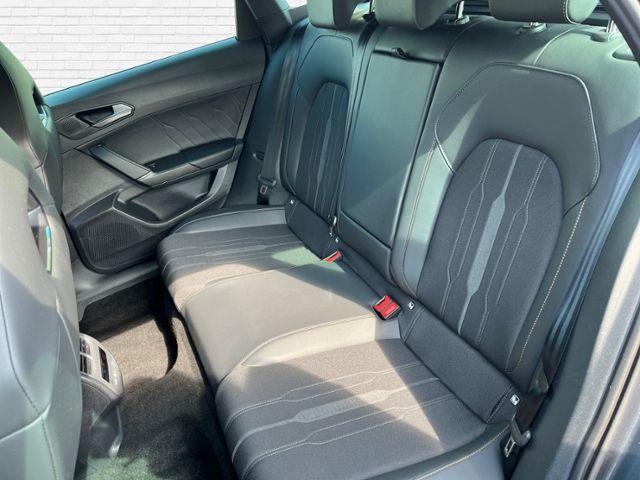 Fahrzeugabbildung CUPRA Leon Sportstourer VZ 2.0 TSI DSG KLIMA LED NAVI