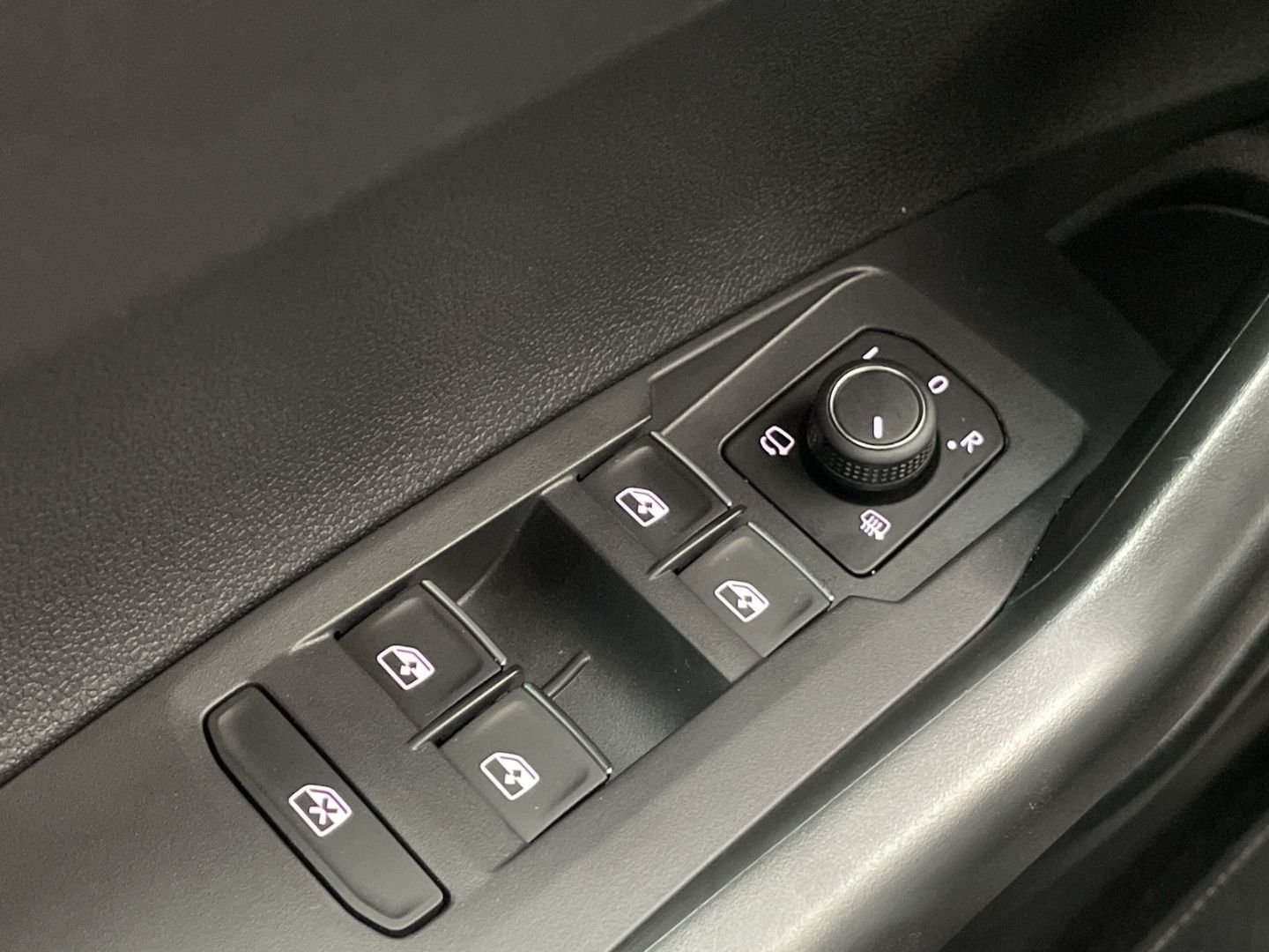 Taigo 1.0 TSI DSG R-Line Black Style Kamera/Pano