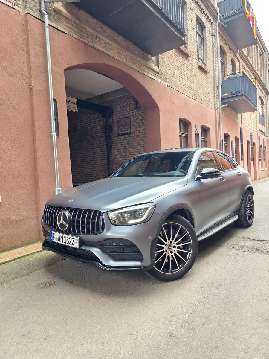 MERCEDES-BENZ GLC300-4MATIC-Coupé-AMGLine-Burmester-360°Kamera