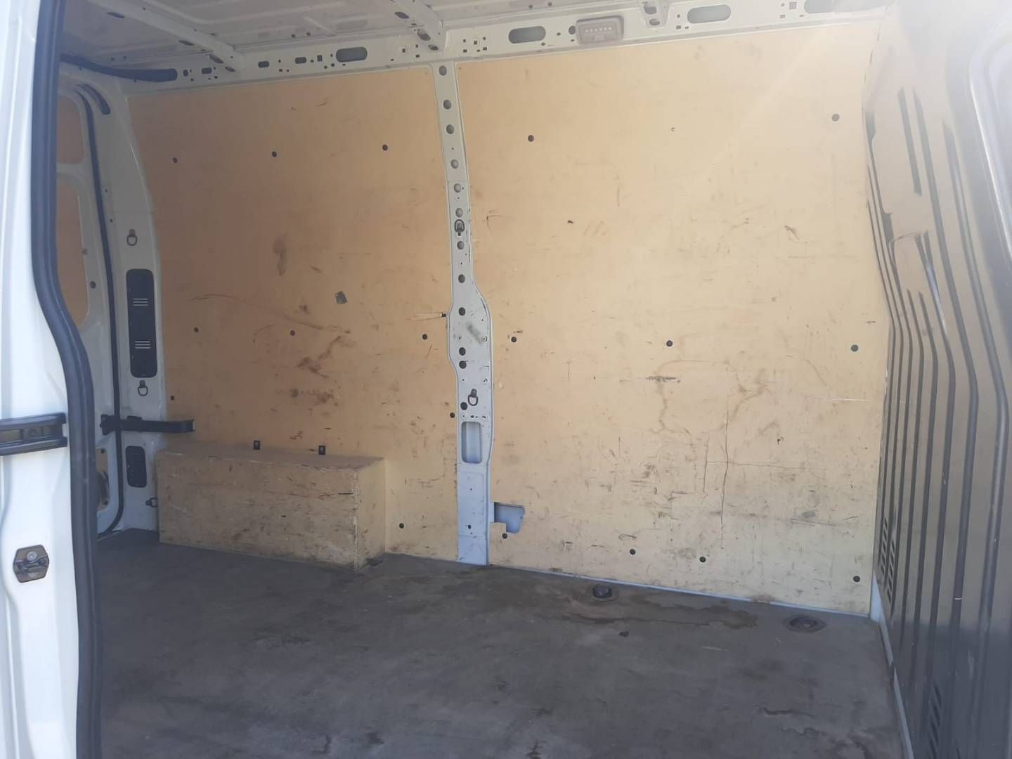 Fahrzeugabbildung Renault MASTER Kastenwagen FWD Kasten L2H2 3,5t dCi 135
