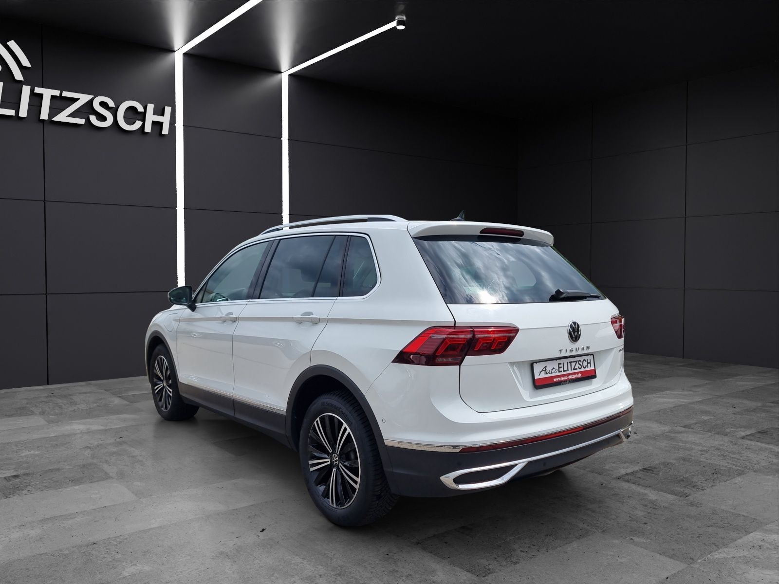 Fahrzeugabbildung Volkswagen Tiguan Elegance eHybrid DSG IQ.Light ACC 18" AHK