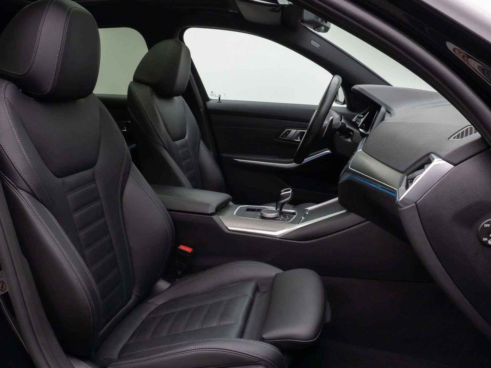 Fahrzeugabbildung BMW 330e M Sport Panorama Laser Kamera HUD DAB HiFi