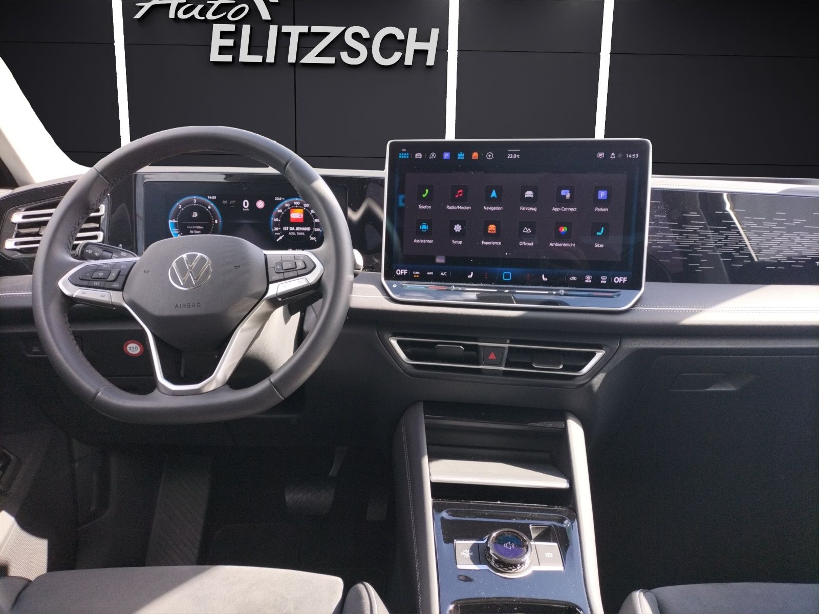 Fahrzeugabbildung Volkswagen Tiguan TDI Elegance DSG 4M LED AHK Navi HUD Pano