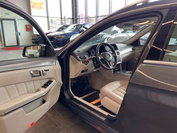 Mercedes-Benz E 350 BlueTec 4Matic Aut*ACC*AHK*NAVI*LEDER*PANO