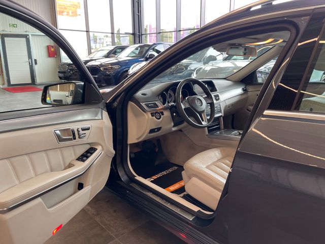 Mercedes-Benz E 350 BlueTec 4Matic Aut*ACC*AHK*NAVI*LEDER*PANO