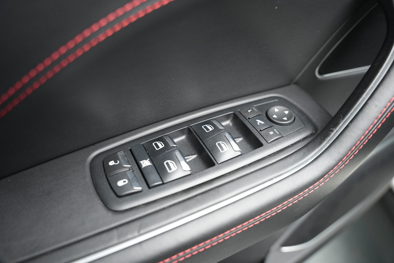 Fahrzeugabbildung Maserati Levante S/CARBON/HARMAN-KARDON/KAMERA/BRD