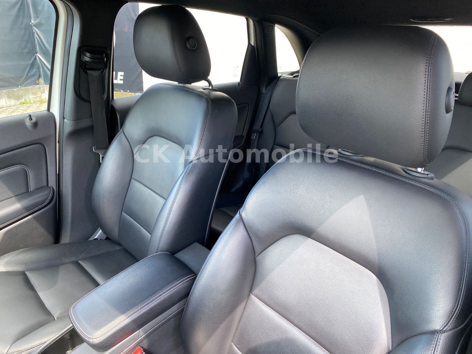 Fahrzeugabbildung Mercedes-Benz B200 Automatik Night-Paket/Leder/Bi-Xenon/Kamera